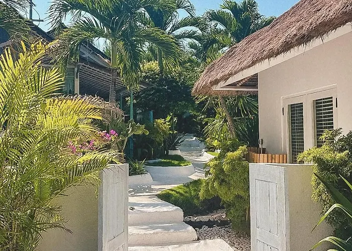 The Shacks At Sandy Bay Resort 4*